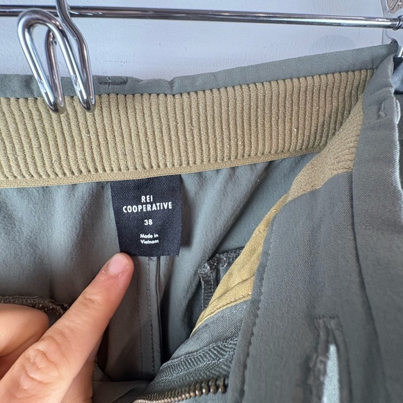 REI Men's Co-Op Shorts Size 38 Hiking Outdoor Sports Performance Nylon Green EUC - Picture 2 of 8